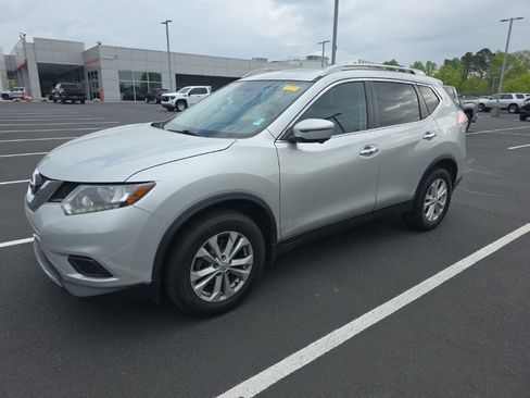 Used 2016 Nissan Rogue SV w/ SV Premium Package image 10