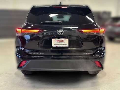 Used 2024 Toyota Highlander XLE image 5