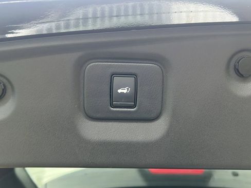 Used 2018 Nissan Pathfinder SL w/ Cargo Package image 16