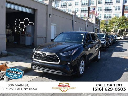 Used 2025 Toyota Highlander LE FWD image 3