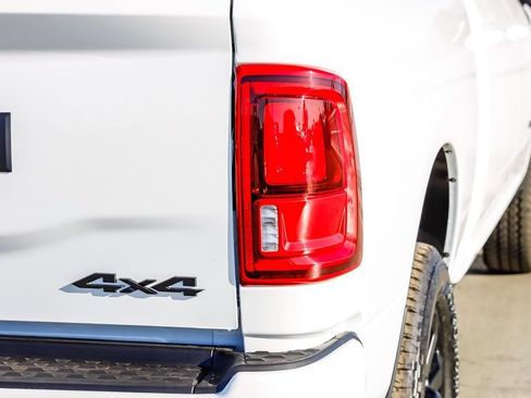 New 2026 RAM 2500 Laramie AWD/4WD image 10