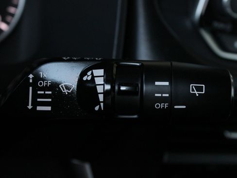 Used 2025 Nissan Rogue SV AWD/4WD image 28