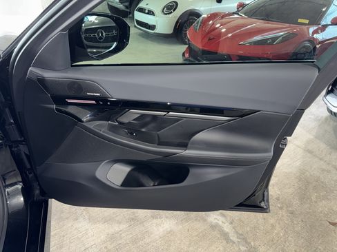 Used 2025 BMW 530i w/ M Sport Package RWD image 9