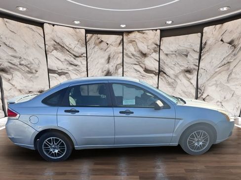 Used 2010 Ford Focus SE image 7