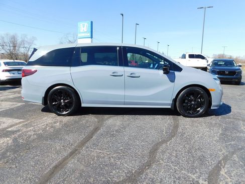 Used 2024 Honda Odyssey Sport image 2