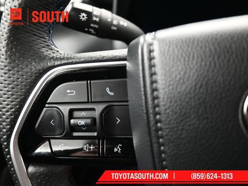 Used 2023 Toyota Sequoia Platinum AWD/4WD image 21