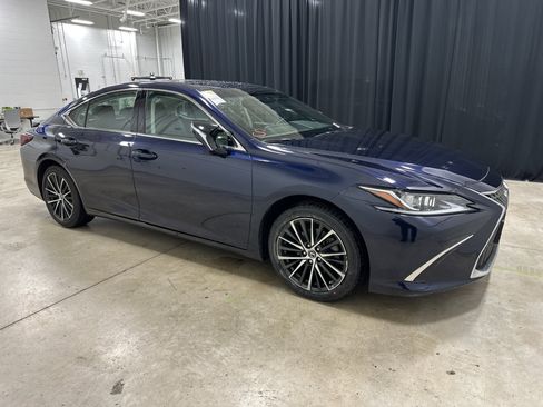 Used 2023 Lexus ES 350 w/ Premium Package image 2