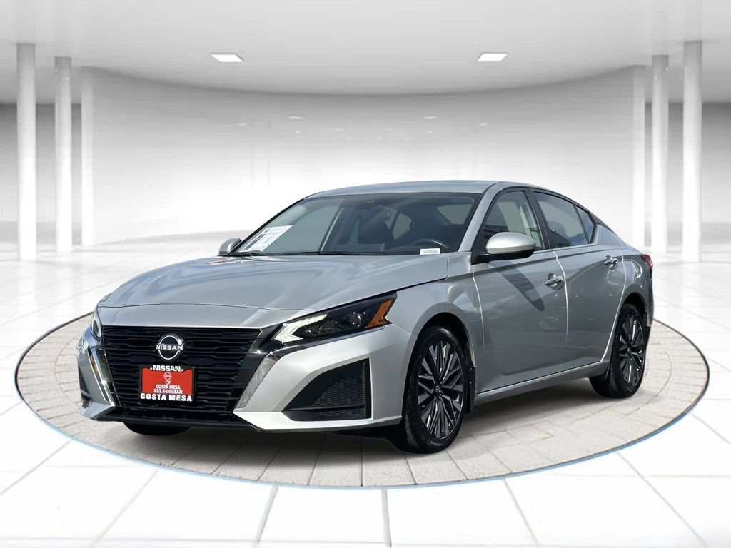 Used 2024 Nissan Altima 2.5 SV w/ SV Premium Package FWD image 1