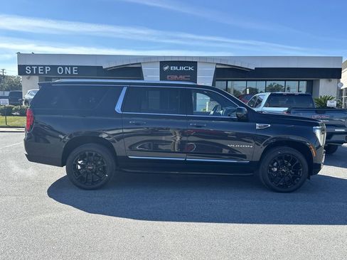 New 2026 GMC Yukon XL Elevation image 8
