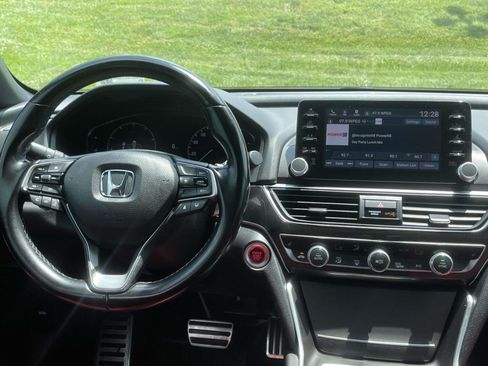 Used 2021 Honda Accord Sport image 12