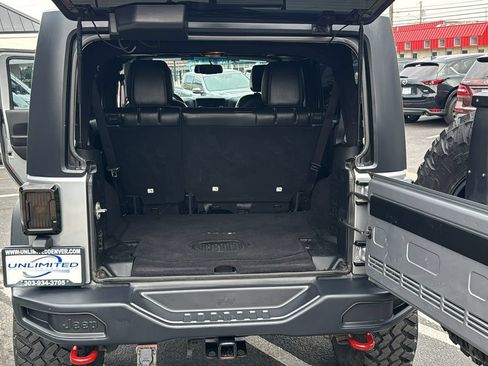 Used 2017 Jeep Wrangler Unlimited Rubicon w/ Max Tow Package AWD/4WD image 19