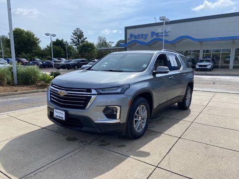 Used 2023 Chevrolet Traverse LT w/ LPO, Cargo Package AWD/4WD image 4