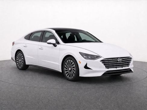 Used 2023 Hyundai Sonata Limited w/ Cargo Package FWD image 3