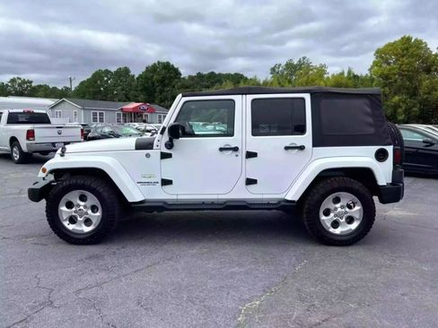 Used 2015 Jeep Wrangler Unlimited Sahara w/ Connectivity Group image 8