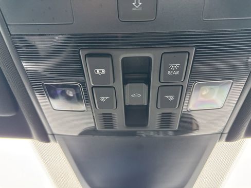 Used 2023 Volkswagen Tiguan SE R-Line image 13