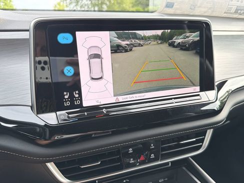 New 2026 Volkswagen Atlas Cross Sport SE FWD image 28