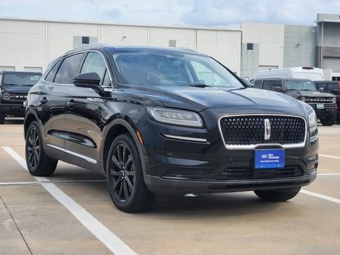 Used 2022 Lincoln Nautilus Reserve w/ Equipment Group 201A FWD image 3