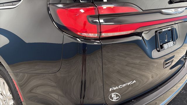 Used 2024 Chrysler Pacifica Touring-L FWD image 37