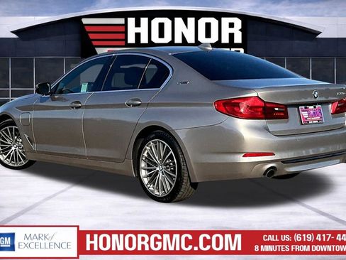 Used 2019 BMW 530e w/ Convenience Package image 4