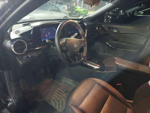 Used 2025 Chevrolet Trax RS w/ Sunroof Package image 7