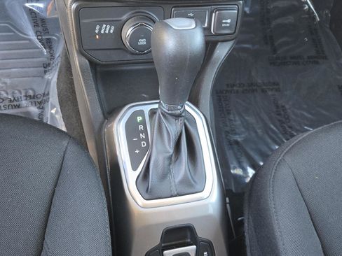 Certified 2022 Jeep Renegade Latitude image 15