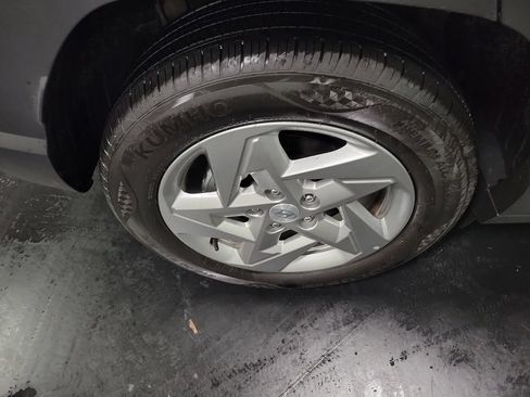 Used 2025 Hyundai Kona SE FWD image 11