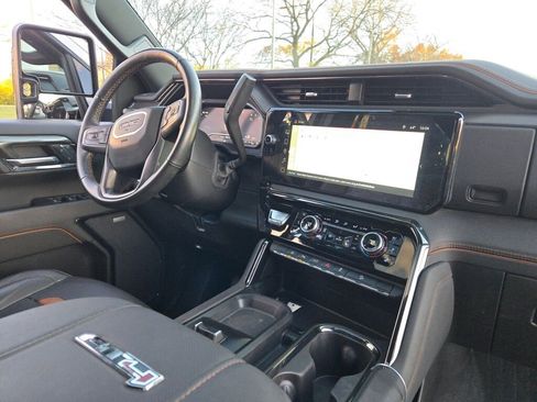 Used 2024 GMC Sierra 2500 AT4 w/ AT4 Premium Plus Package image 10