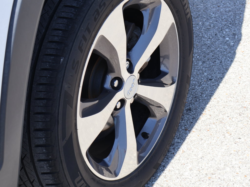 Used 2020 Jeep Cherokee Limited FWD image 41