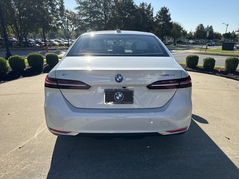 New 2026 BMW i5 eDrive40 image 4