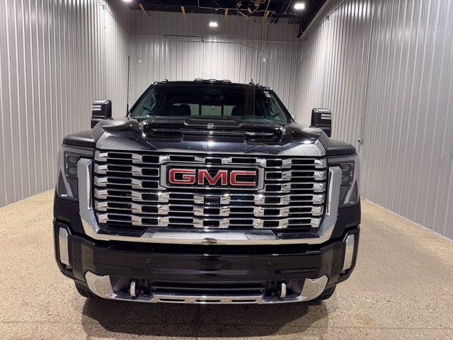 Used 2024 GMC Sierra 2500 Denali w/ Denali Reserve Package AWD/4WD image 3
