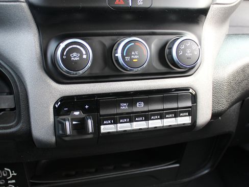 Used 2024 RAM 2500 Tradesman w/ Chrome Appearance Group image 31