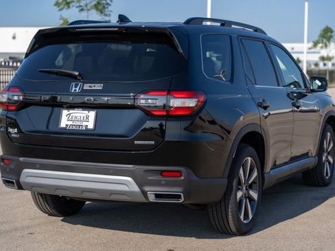 New 2025 Honda Pilot Touring image 7
