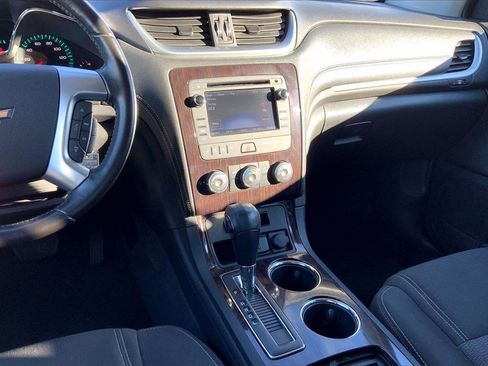 Used 2017 Chevrolet Traverse LT image 6