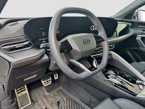 Certified 2025 Audi SQ5 Premium Plus AWD/4WD image 9