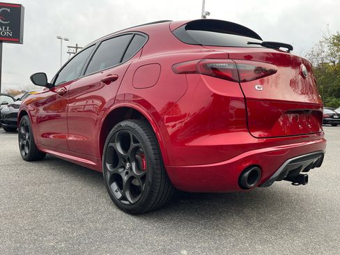 Used 2023 Alfa Romeo Stelvio Veloce image 5
