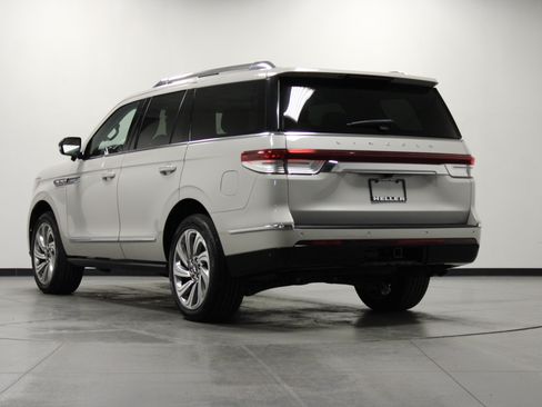 Used 2024 Lincoln Navigator Reserve AWD/4WD image 6