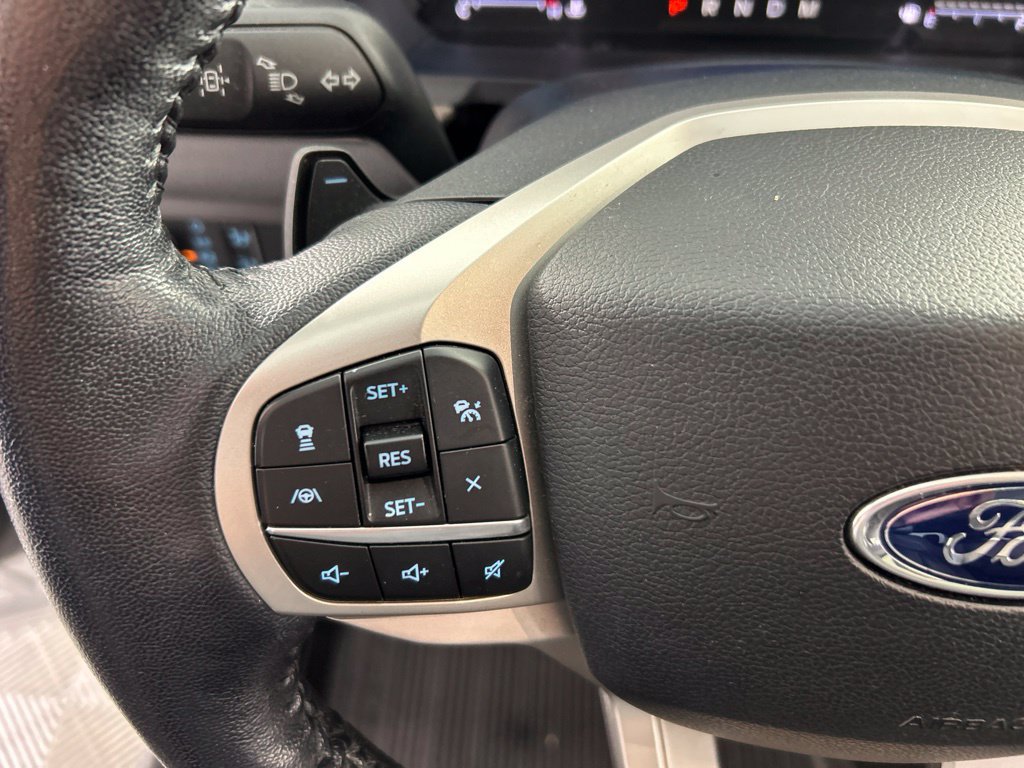 Used 2021 Ford Explorer Limited w/ Equipment Group 301A AWD/4WD image 12