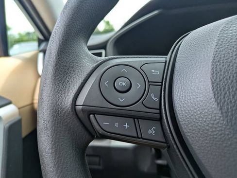 Used 2022 Toyota RAV4 LE FWD image 24