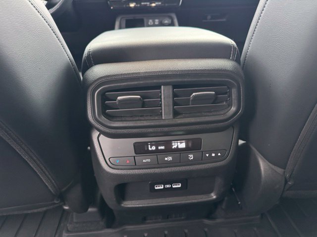 Used 2023 Honda Pilot Touring image 14