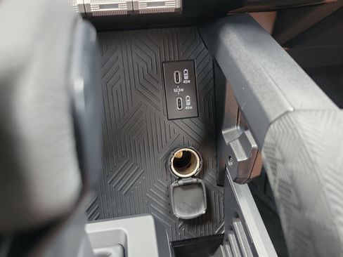 Used 2025 Toyota Tacoma TRD Sport image 28