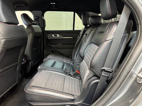 Used 2025 Ford Explorer ST-Line w/ ST-Line Street Pack AWD/4WD image 16