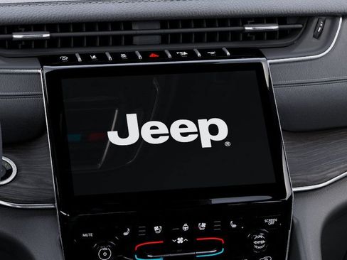 New 2025 Jeep Grand Cherokee Limited w/ Luxury Tech Group II RWD image 19