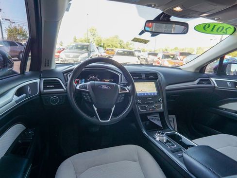 Used 2019 Ford Fusion SE w/ Equipment Group 151A FWD image 12
