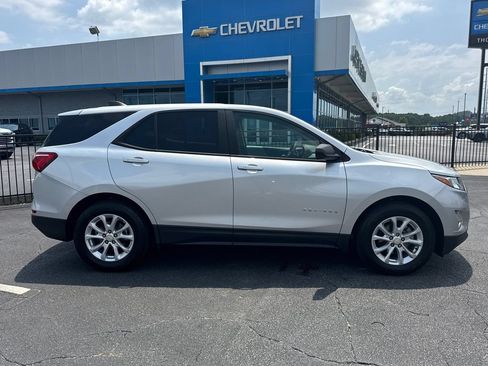 Used 2020 Chevrolet Equinox LS w/ LS Convenience Package FWD image 5