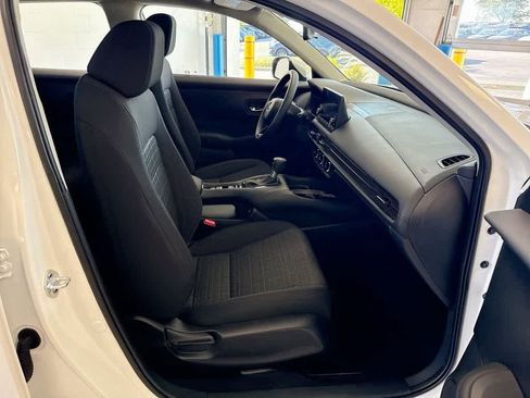 Certified 2025 Honda HR-V LX image 39