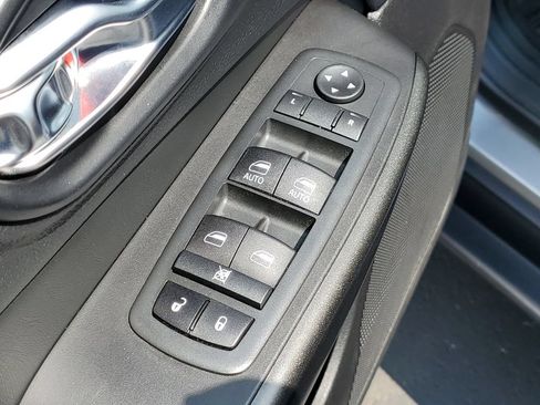 Used 2020 Jeep Cherokee Trailhawk w/ Cold Weather Group AWD/4WD image 21