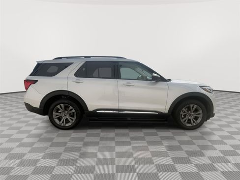 Used 2025 Ford Explorer Active w/ Active Comfort Package AWD/4WD image 4
