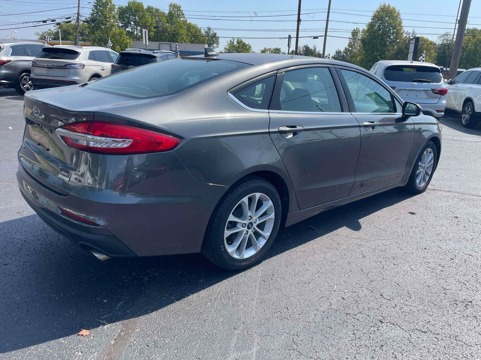 Used 2020 Ford Fusion SE FWD image 9