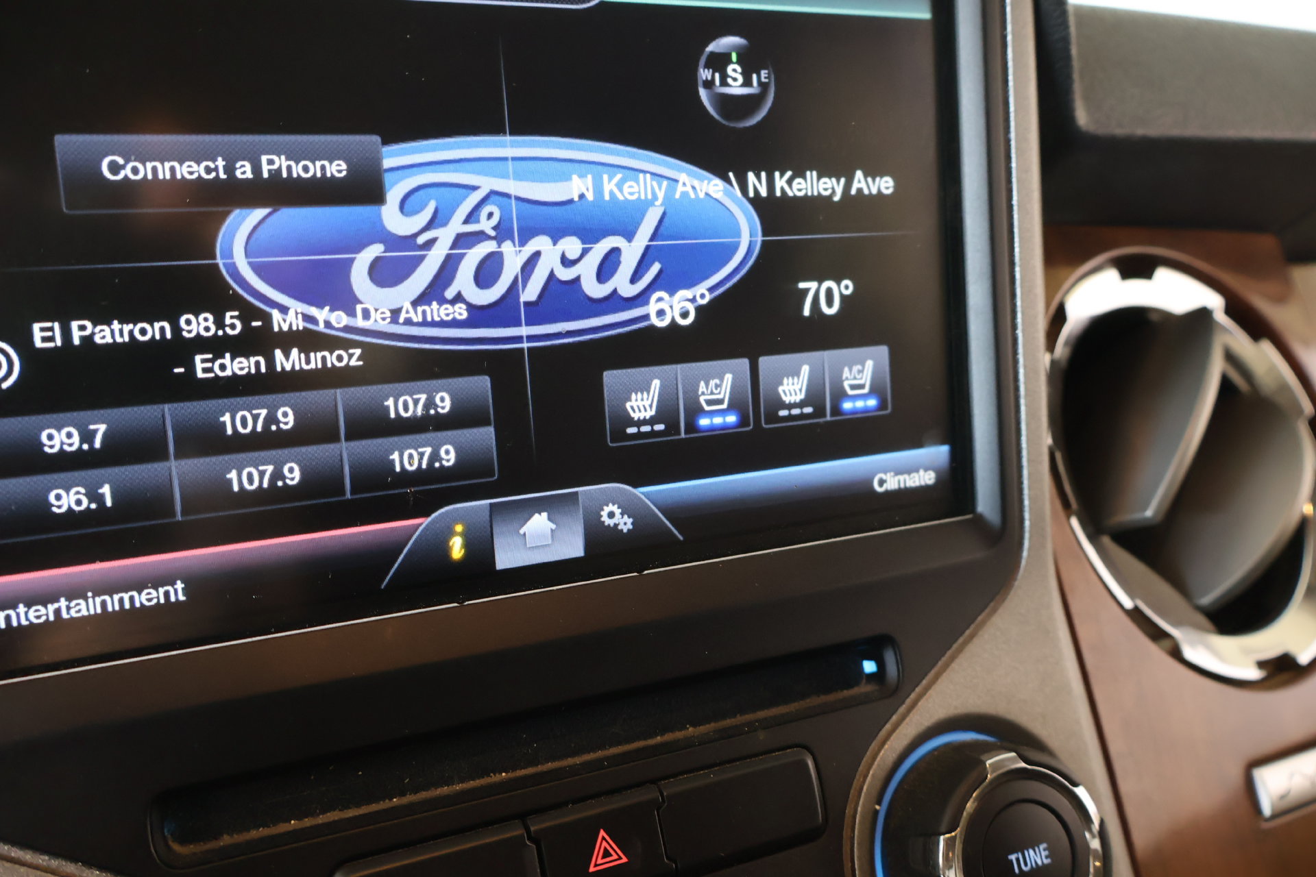 Used 2015 Ford F250 King Ranch w/ FX4 Off-Road Package AWD/4WD image 8