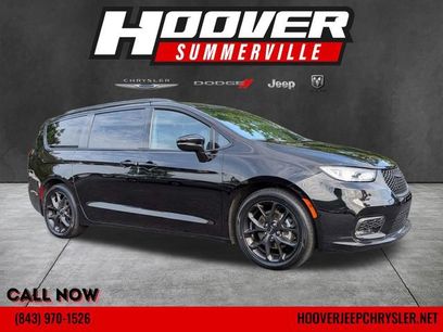Used 2025 Chrysler Pacifica Limited